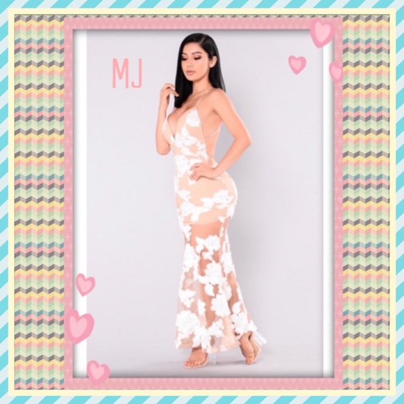 🎀Lace Maxi Dress🎀 - Picture 1 of 5